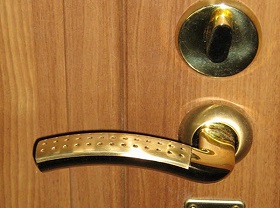 Замена дверной ручки входной двери в Костроме