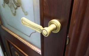 Установка дверной ручки в Костроме